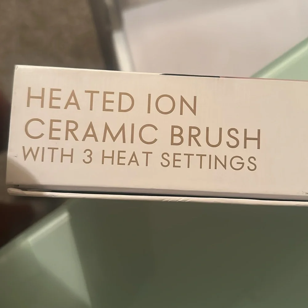 New Elle Premium Black and Gold Ceramic Brush